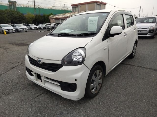 7471 Daihatsu Mira e s LA300S 2016 г. (LUM Kobe Nyusatsu)